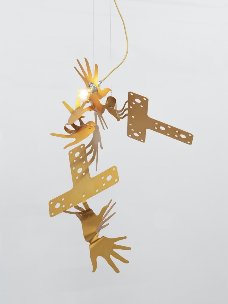 Nicolas Pelzer, Evolving Masters #21, 2024. Anodized aluminum, cable, lamp socket, LED bulb, screws, steel wire, 92 x 60 x 45 cm. Courtesy Tempesta Art Gallery, Milan.